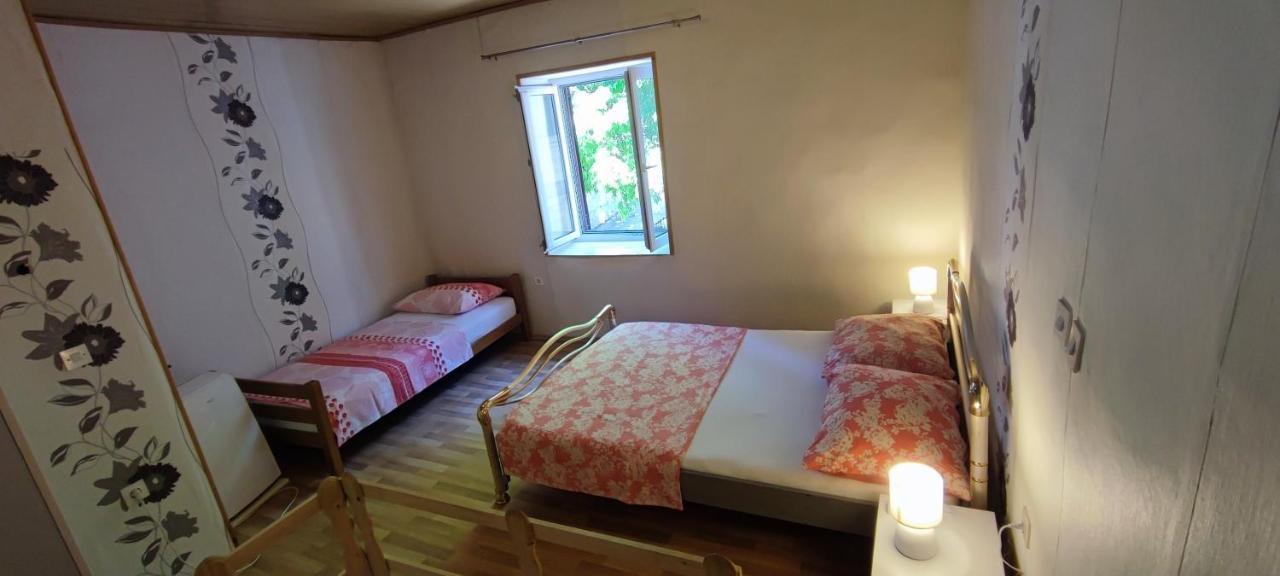Studio Apartman Kastel Kambelovac คาชเตลา ภายนอก รูปภาพ