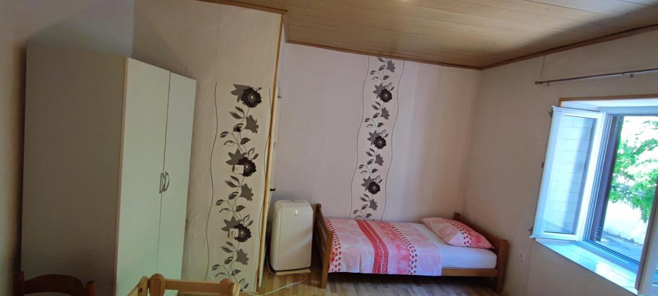 Studio Apartman Kastel Kambelovac คาชเตลา ภายนอก รูปภาพ